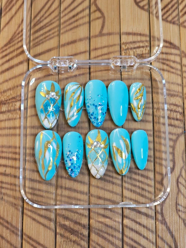 Press-on Nails "Golden Pineapple" by Pokénails Studio